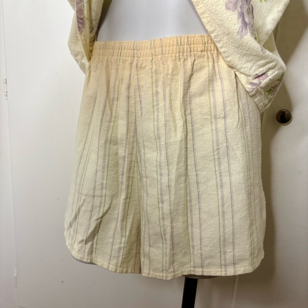 Vintage 80s Laura Adams Pale Yellow Floral Flannel Pajama Set Crop Tank Shorts - Picture 3 of 12